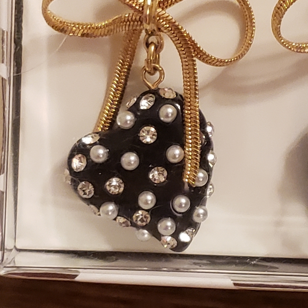 Betsey Johnson  Black Heart Earrings - Picture 2 of 5